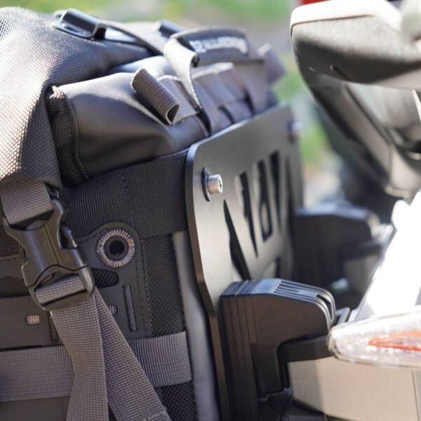 rackless_plate_v4_1 Adaptador maletas Mosko (sin cuña/wedge) para anclaje original R 1300 GS Adv (V4)