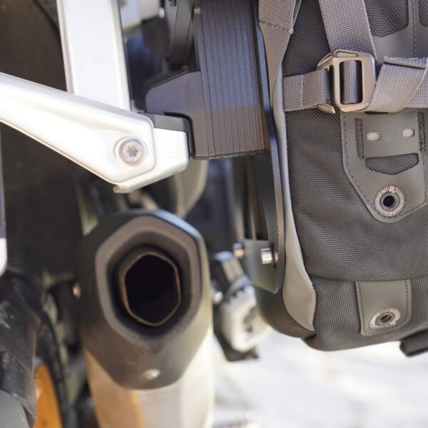 rackless_plate_v4_6 Adaptador maletas Mosko (sin cuña/wedge) para anclaje original R 1300 GS Adv (V4)